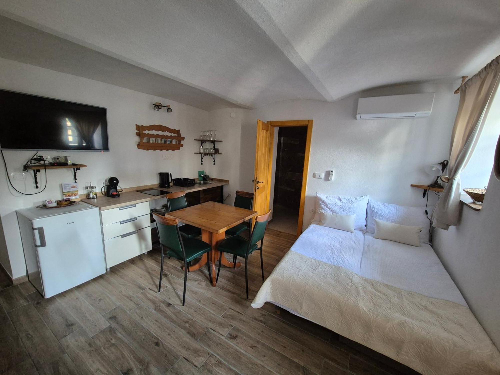 Slovenian House Vida Блед Екстериор снимка